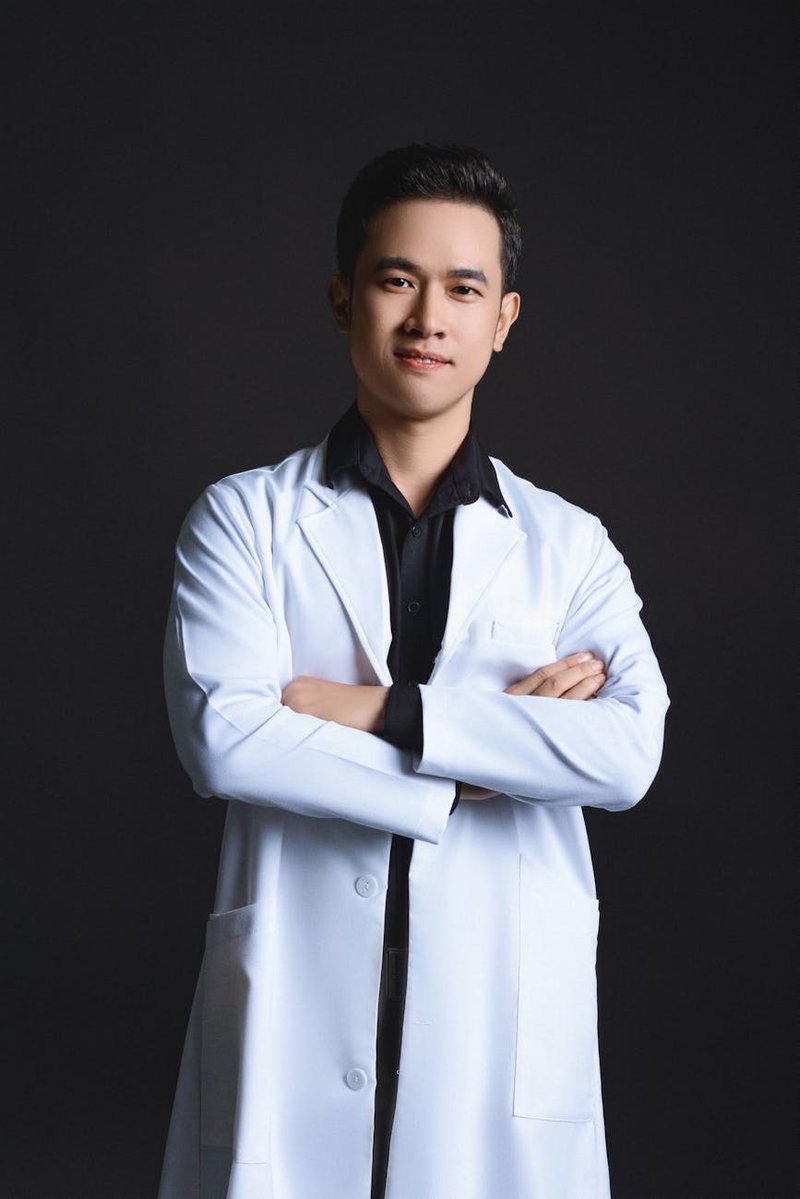 Dr. Andrés Mejía